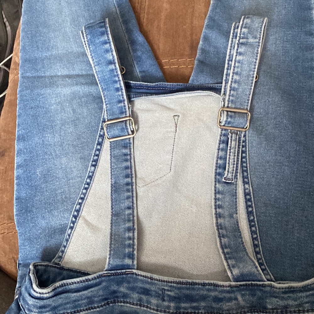 Overall - Picture 3 of 4
